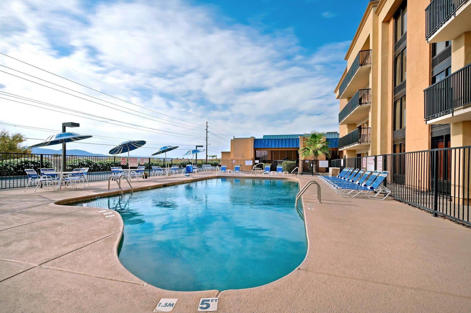 Hampton Inn Lake Havasu City Bagian luar foto
